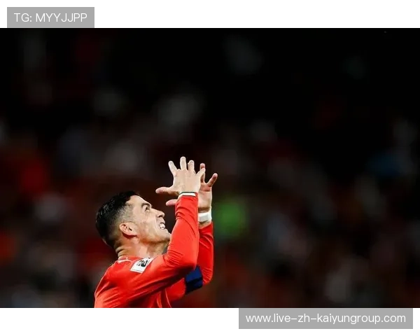 C罗红牌引热议，c罗红牌图片